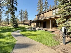 15206 S Clear Lake Rd in Cheney, WA - Building Photo - Building Photo