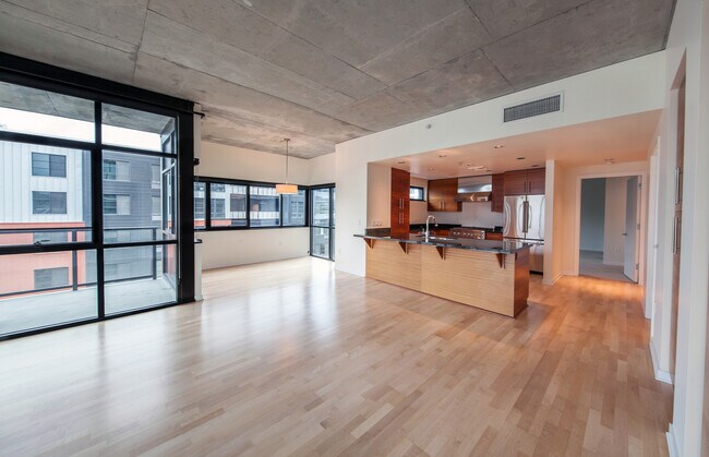 1830 NW Riverscape St in Portland, OR - Building Photo - Building Photo