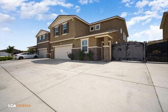 5805 Commonwealth Ave in Bakersfield, CA - Foto de edificio - Building Photo