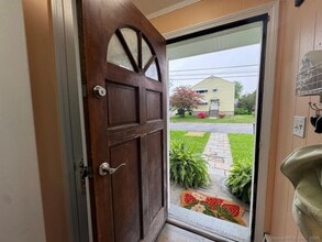 165 Greenfield Dr in Bridgeport, CT - Building Photo - Building Photo