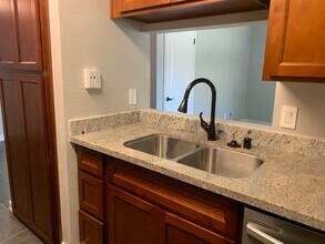 6250 Havenside Dr, Unit 5 in Sacramento, CA - Building Photo - Building Photo