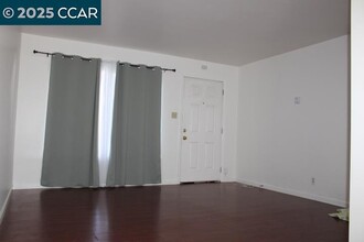 4208 Nevin Ave in Richmond, CA - Foto de edificio - Building Photo