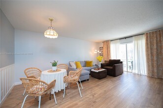 1000 NE 14th Ave in Hallandale Beach, FL - Building Photo - Building Photo