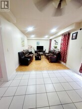 5 Pantomine Blvd in Brampton, ON - Building Photo - Building Photo