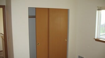 1487 NW Elwha St in Oak Harbor, WA - Building Photo