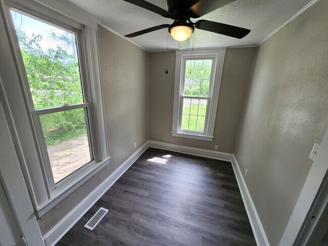 1327 N Park Ave in Springfield, MO - Building Photo - Building Photo