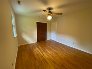 1599 Early St in Sandston, VA - Foto de edificio - Building Photo