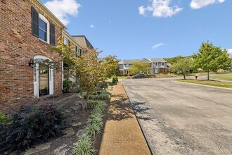 105 Foxborough Square W in Brentwood, TN - Foto de edificio - Building Photo