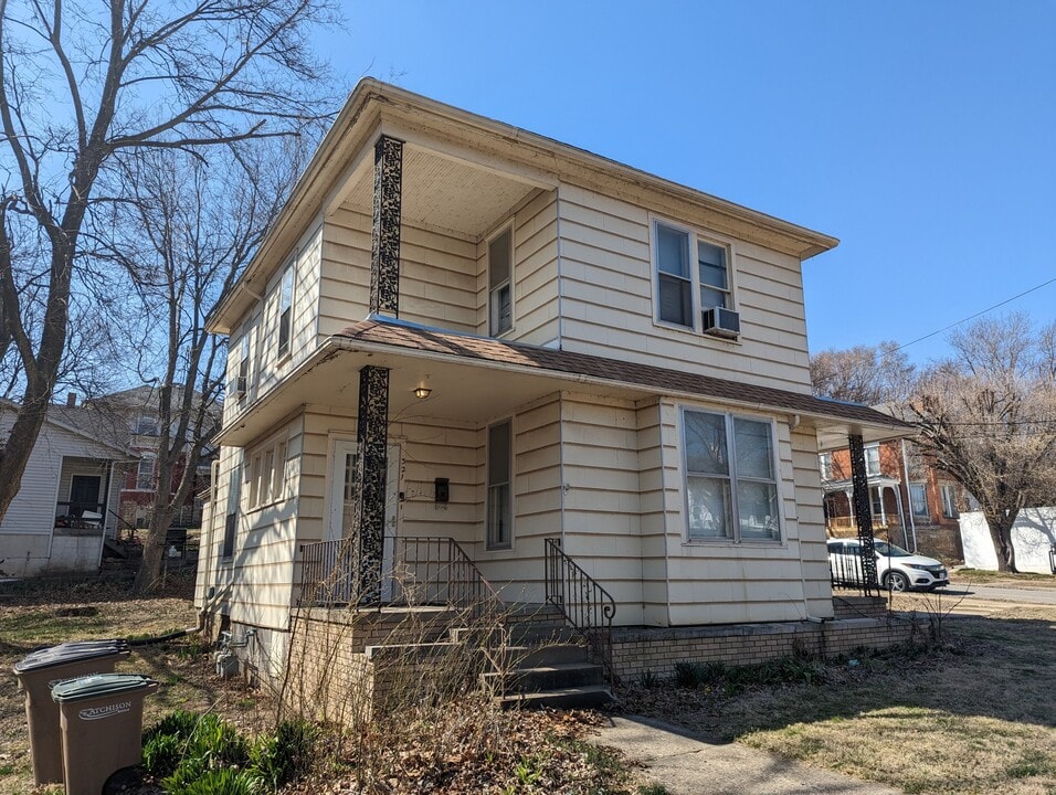 321 N 4th St in Atchison, KS - Building Photo