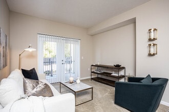 Woodfield Park in Columbus, OH - Building Photo - Interior Photo