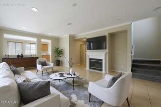 84 Via Katrina in Thousand Oaks, CA - Foto de edificio - Building Photo