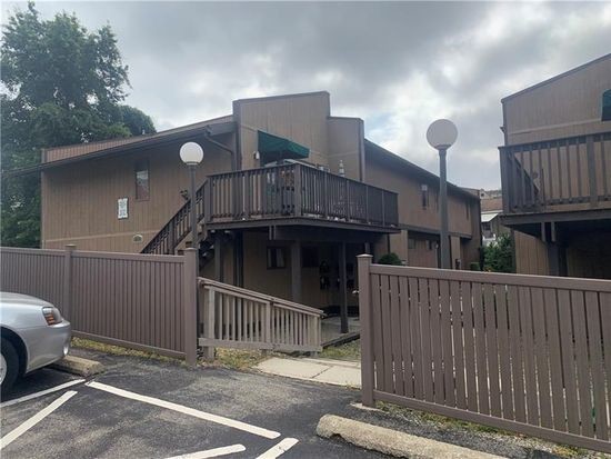 123 S Quarry St in Mount Pleasant, PA - Foto de edificio