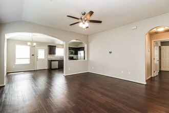 3610 Fiorella Way in Humble, TX - Foto de edificio - Building Photo