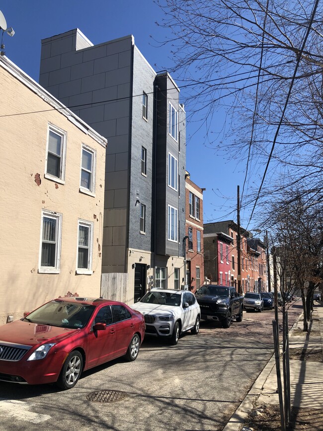 819 Cameron St, Unit A in Philadelphia, PA - Building Photo - Building Photo