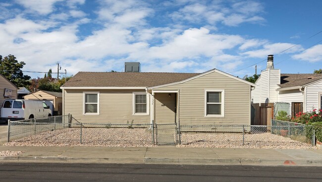 1924 Deodar Ave in Antioch, CA - Building Photo - Building Photo