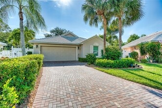 1250 Silverstrand Dr in Naples, FL - Building Photo - Building Photo