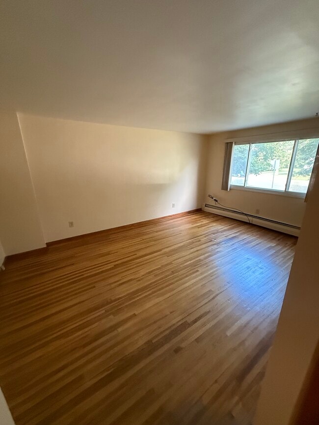 1020 Beach Rd, Unit 3 Lower