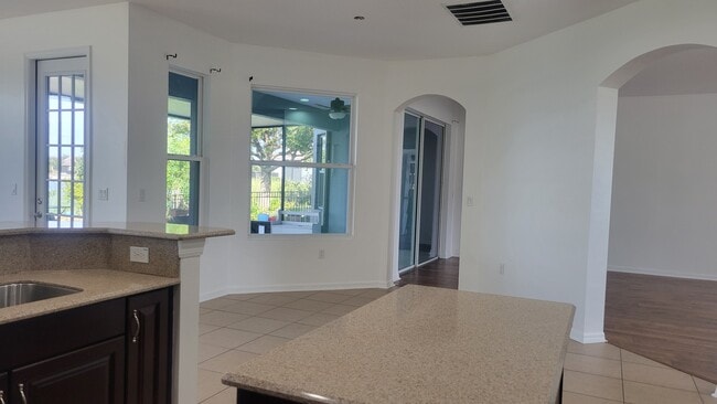 563 Blue Cypress Dr in Groveland, FL - Building Photo - Building Photo