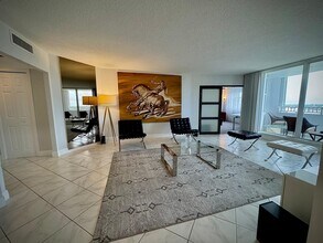 1340 S Ocean Blvd, Unit 1109 in Pompano Beach, FL - Foto de edificio - Building Photo