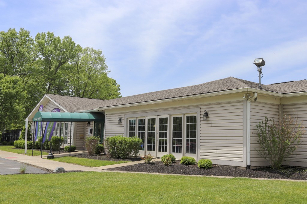 Valley Brook MHC in Indianapolis, IN - Building Photo