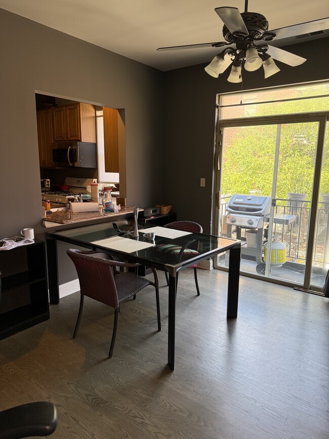 757 W Eastman St, Unit 757 in Chicago, IL - Building Photo - Building Photo