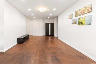 140-55 34th Ave, Unit 1L in Queens, NY - Foto de edificio - Building Photo