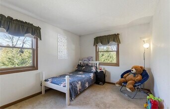 5 Redwood St in Enfield, CT - Building Photo - Building Photo