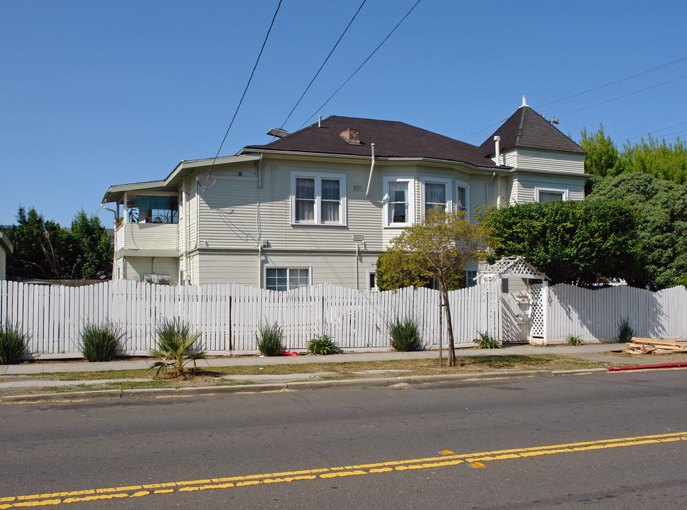 924 E 4th Ave in San Mateo, CA - Building Photo