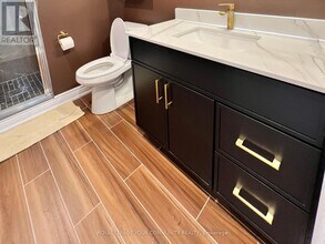 18 Macbride Crescent in Vaughan, ON - Building Photo - Building Photo