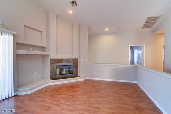 2421 Sunset Hills Ct in North Las Vegas, NV - Foto de edificio - Building Photo