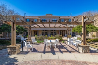 Huntington Beaumont in Beaumont, TX - Foto de edificio - Building Photo