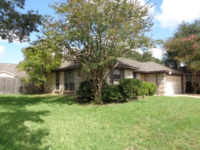 6611 Grove Field Ln in Houston, TX - Building Photo - Building Photo