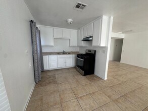 221-223 E Mead St in San Jacinto, CA - Building Photo - Building Photo