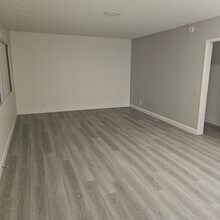 Gardena Capri Apartments in Gardena, CA - Foto de edificio - Building Photo