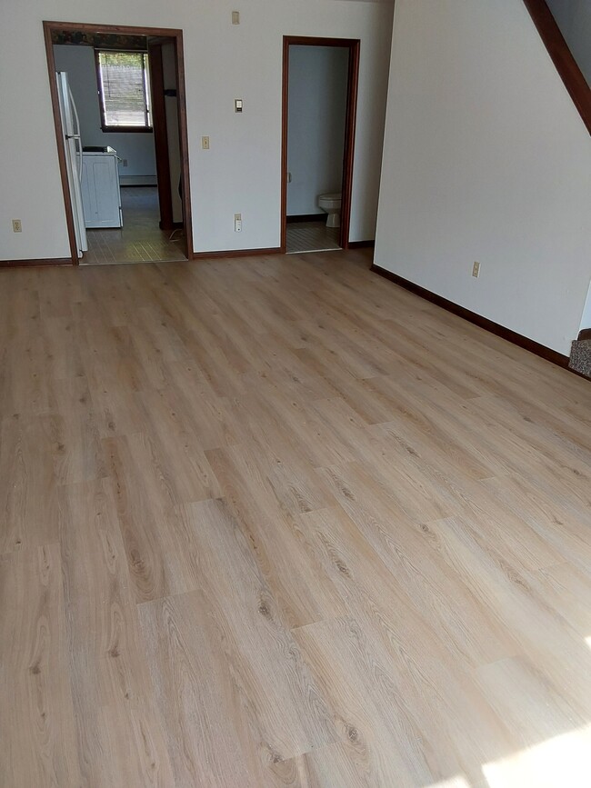 11 Bluff St, Unit david in Derby, CT - Foto de edificio - Building Photo
