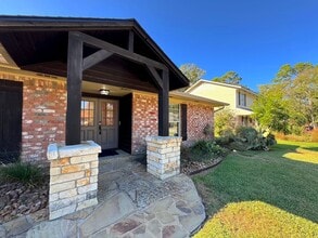 114 Elmwood St in Huntsville, TX - Building Photo - Building Photo