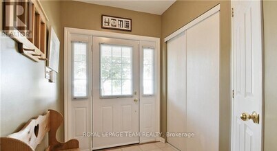 32 Riverstone Dr in Ottawa, ON - Building Photo - Building Photo