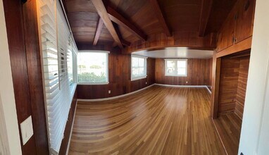 5075 Niagara Ave in San Diego, CA - Foto de edificio - Building Photo