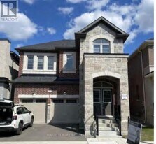 9 Vickery St in Whitby, ON - Building Photo