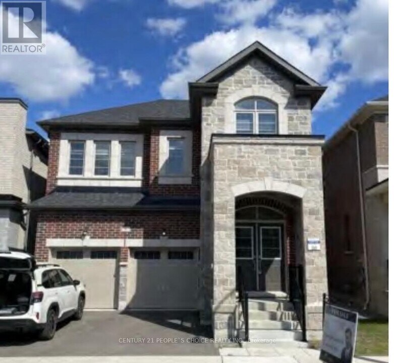 9 Vickery St in Whitby, ON - Building Photo