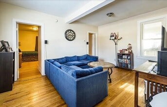 521 Bay St, Unit A in St. Paul, MN - Foto de edificio - Building Photo