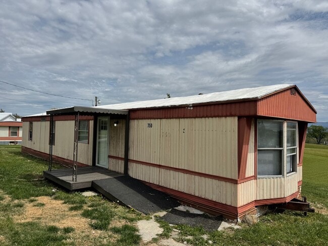 750 Quillen Shell Rd in Greeneville, TN - Building Photo - Building Photo