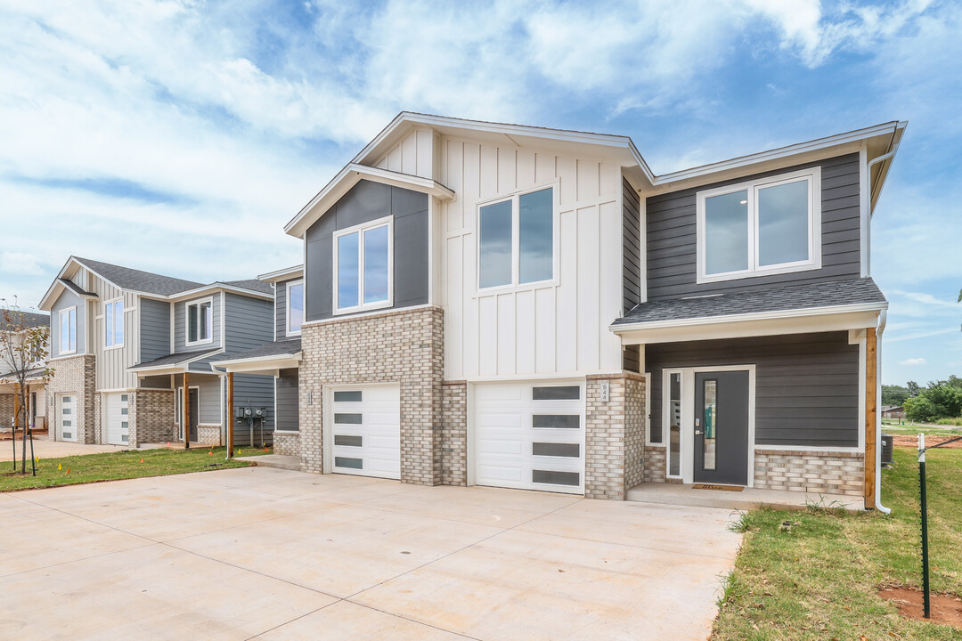 Edmond Town Center in Edmond, OK - Building Photo