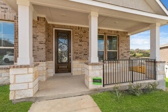 423 Montessa Park in San Antonio, TX - Building Photo - Building Photo