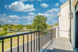 3921 S Champions Dr in Rogers, AR - Foto de edificio - Building Photo