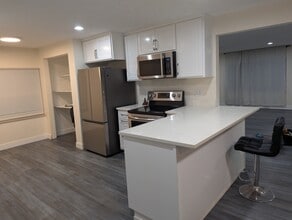 3603 Sunnyview Rd NE in Salem, OR - Building Photo - Building Photo