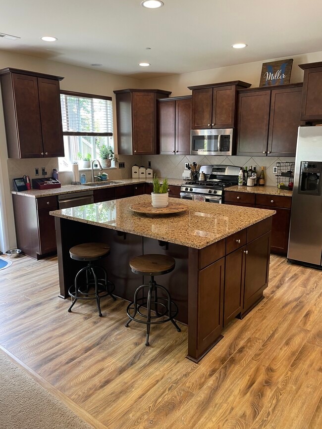 10904 171st Ave E in Lake Tapps, WA - Building Photo - Building Photo