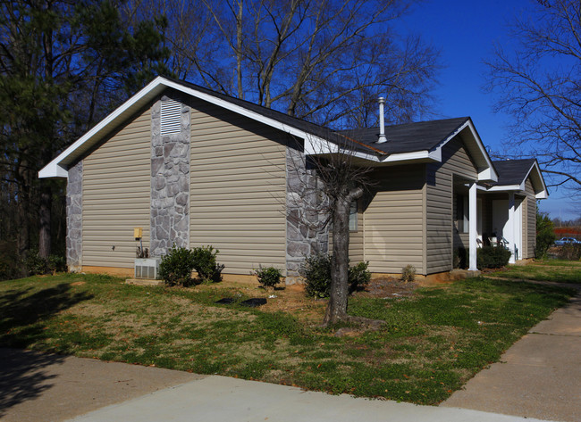 Mound Plaza Apartments in Moundville, AL - Foto de edificio - Building Photo