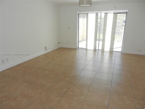 9948 NW 10th St in Pembroke Pines, FL - Building Photo - Building Photo
