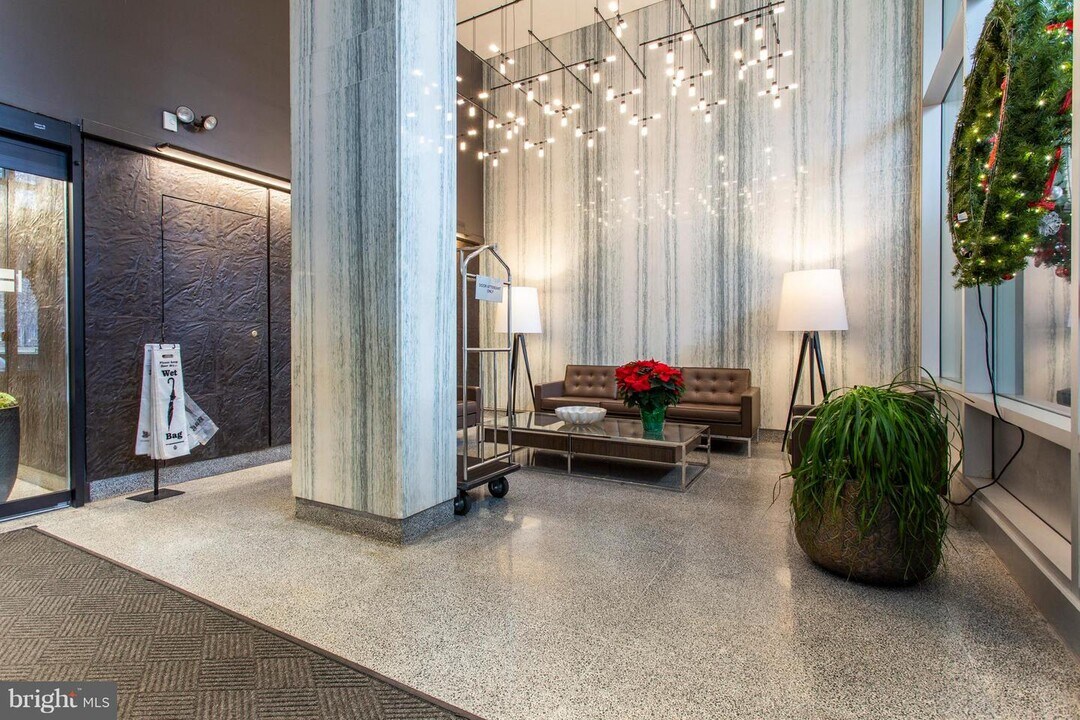 604 S Washington Square Photo